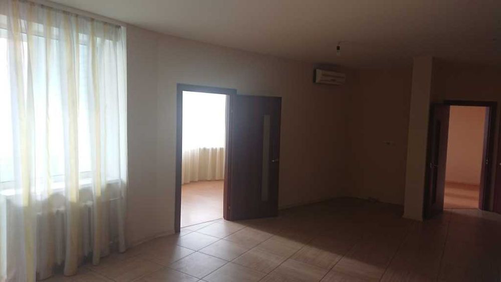 Продаж 2-к квартири 72,1 м2 м.Київ, вул.Драгоманова, 6-А  82000 $