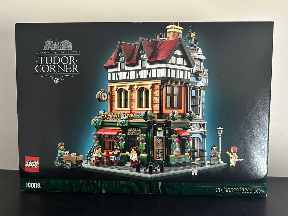 Lego ICONS Tudor Corner