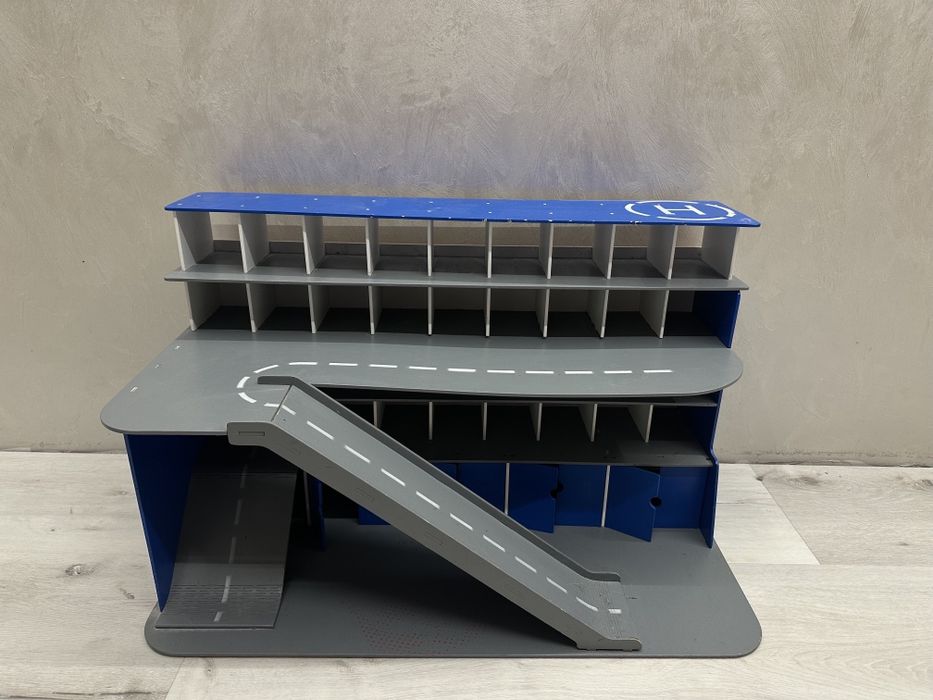 Дитячий гараж іграшковий