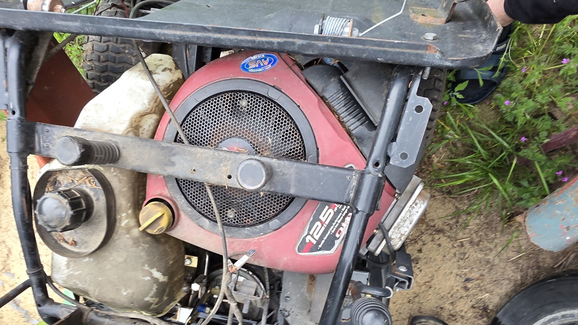 Kosiarka traktorek trawy briggs stration   12.5 kp I/C ohv hydrostat