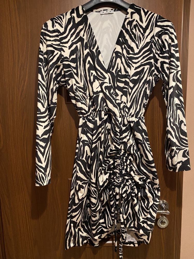 Sukienka zebra z weluru.