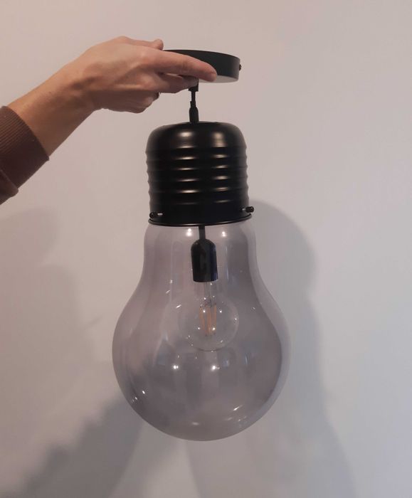 Lampa sufitowa z żarówką led