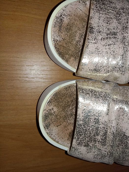 Женские шлепки кожа