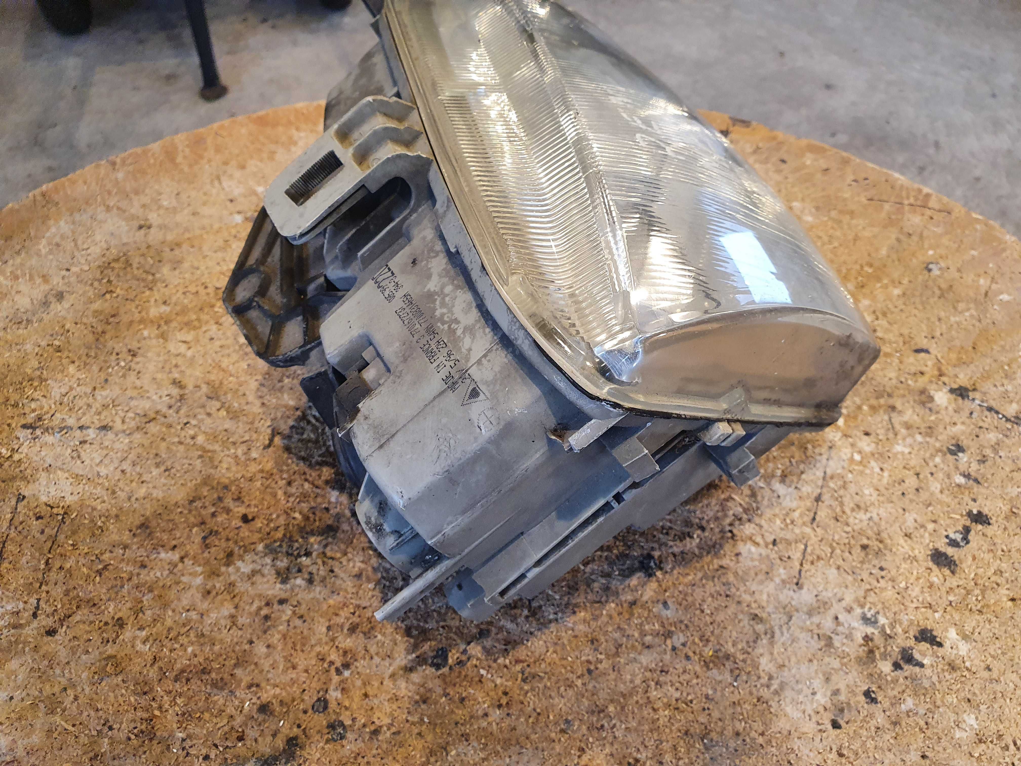 Lampa prawa przod przednia renault megane oryginal