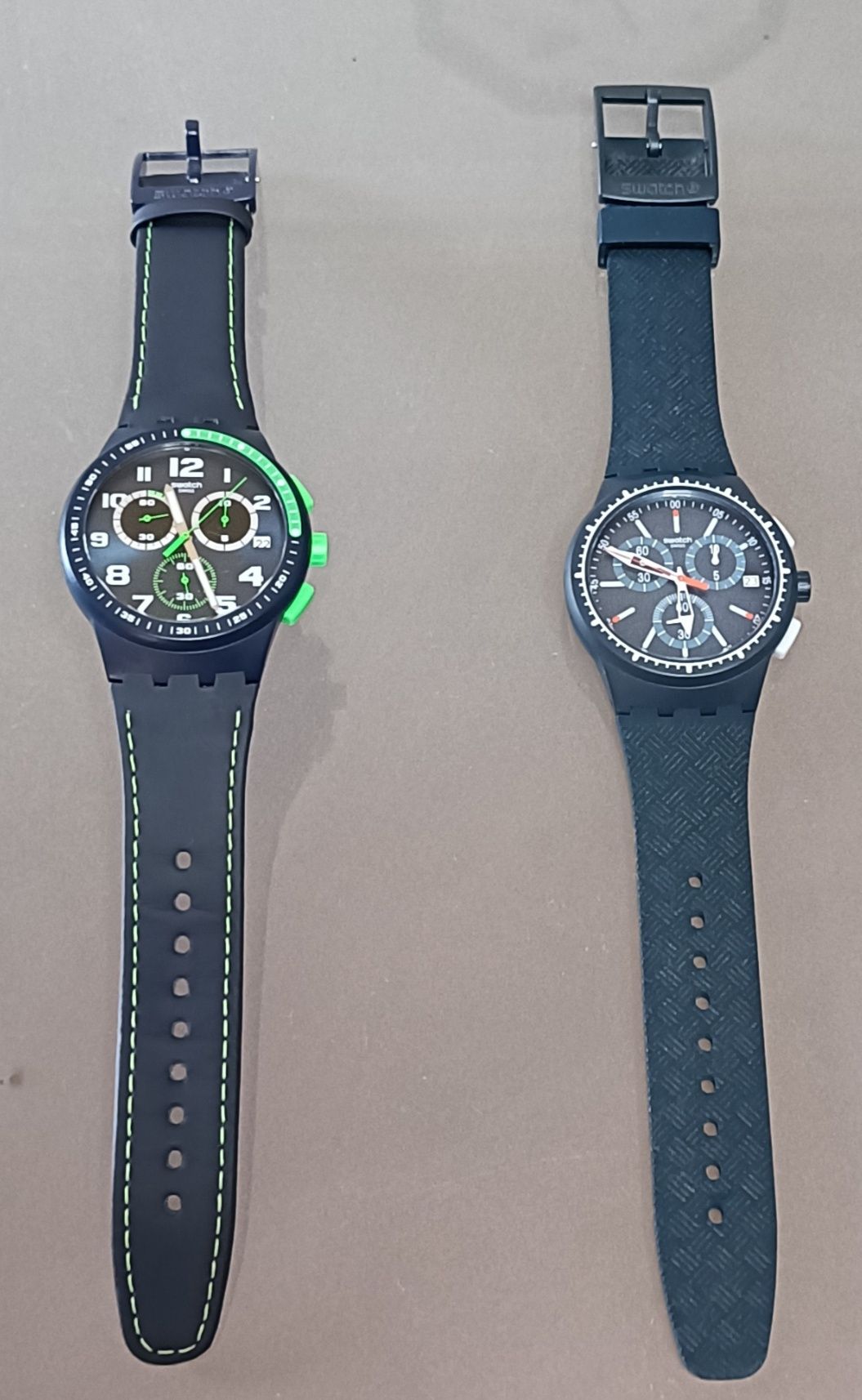 Dois relógios da Swatch