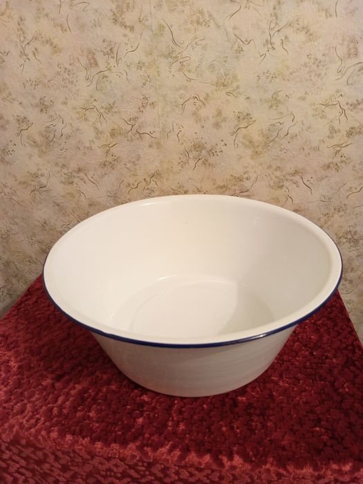 Таз эмалированный, винтажный,, на 15- 8 литров.. Новый.. Германия