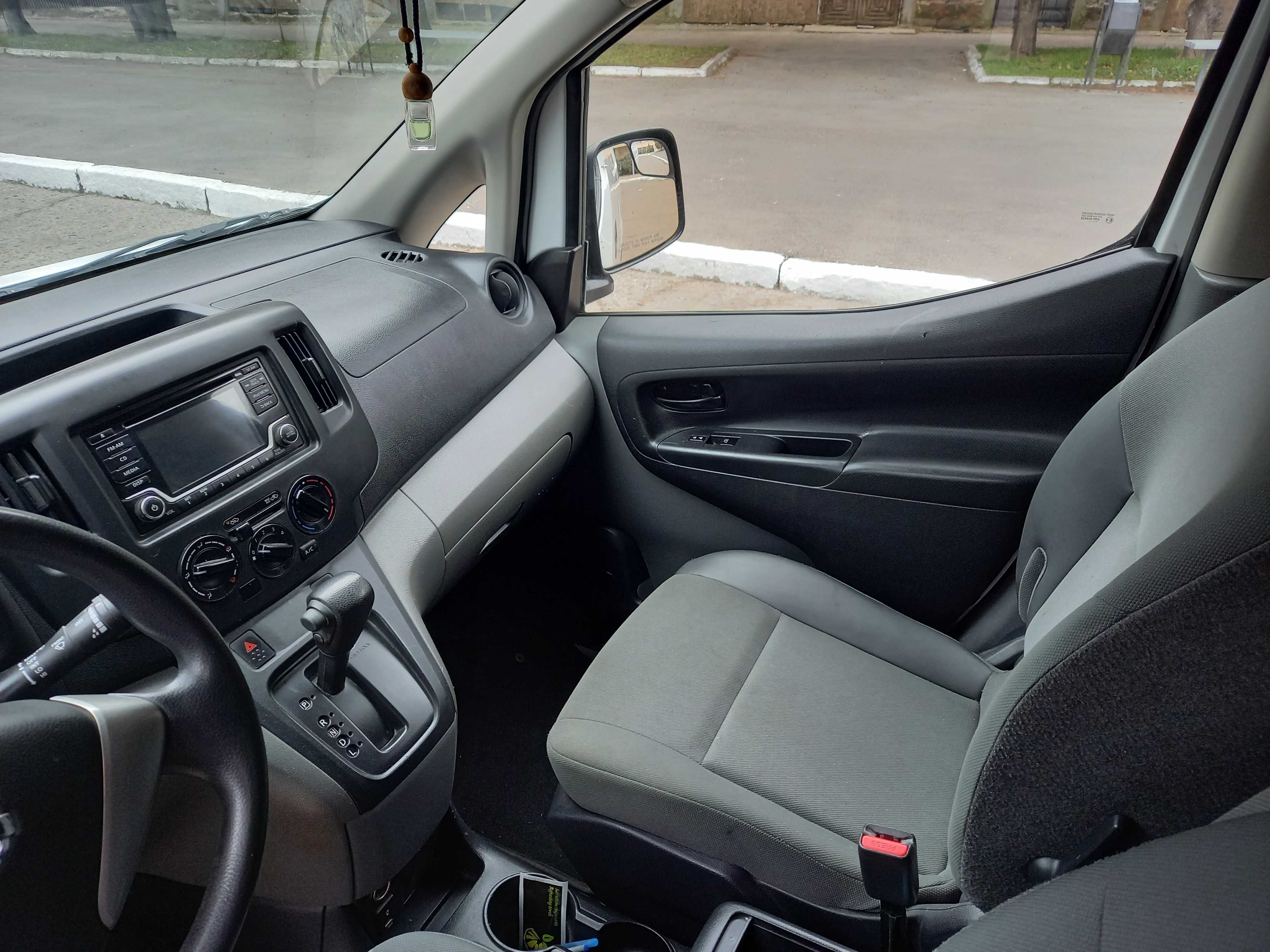 Микроавтобус грузовой Nissan NV200 2019