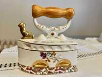 Ferro antigo de porcelana trabalhado de Alcobaça