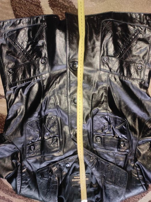 Шкіряна жіноча куртка 48 р