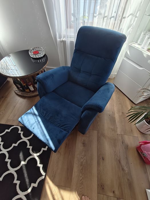 Fotel tapicerowany rozkładany