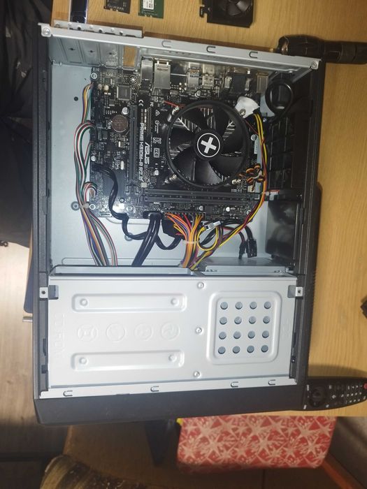 Корпус PC miniATX з блоком живлення 400W