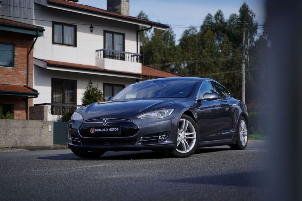 Tesla Model S 85D