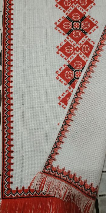 Вишита серветка-доріжка