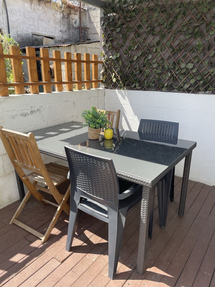 Mesa jardim rattan e vidro + duas cadeiras