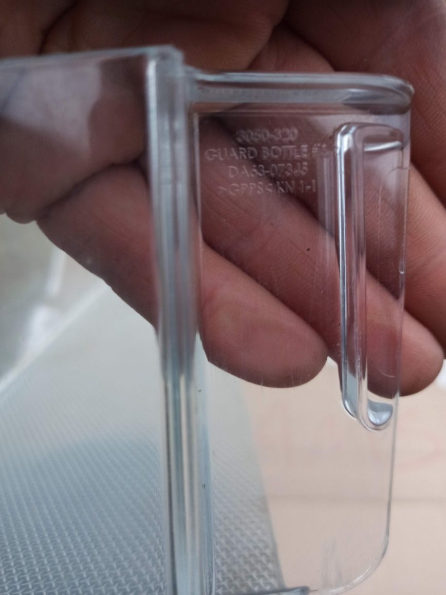 półka na drzwi balkonik butelki napoje lodówka Samsung no frost rb31