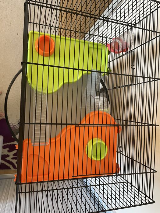 klatkę dla małych zwierząt.