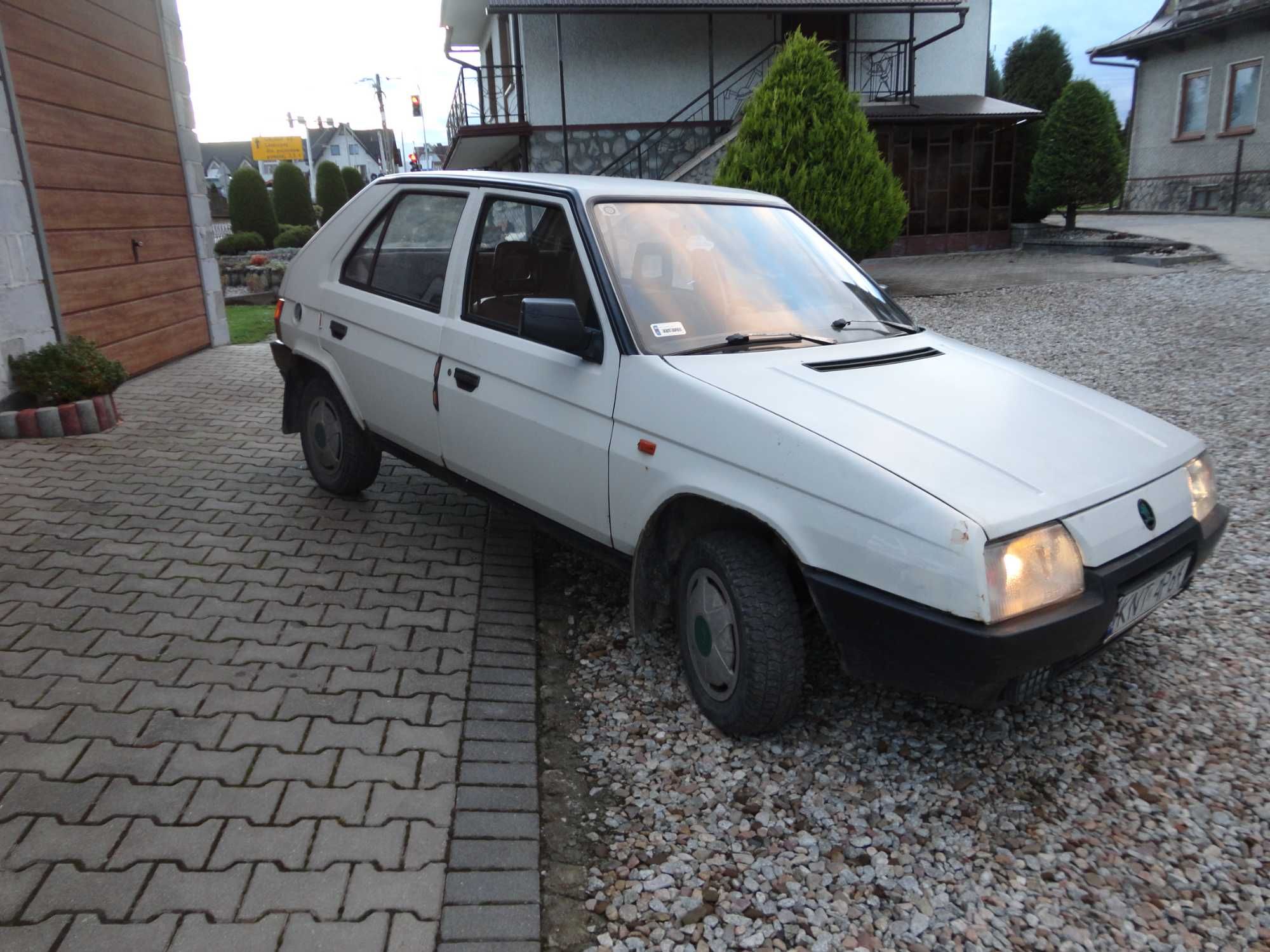 skoda favorit,klasyk,zabytek,zamiana ,deski,wata,styropian,auto,blacha