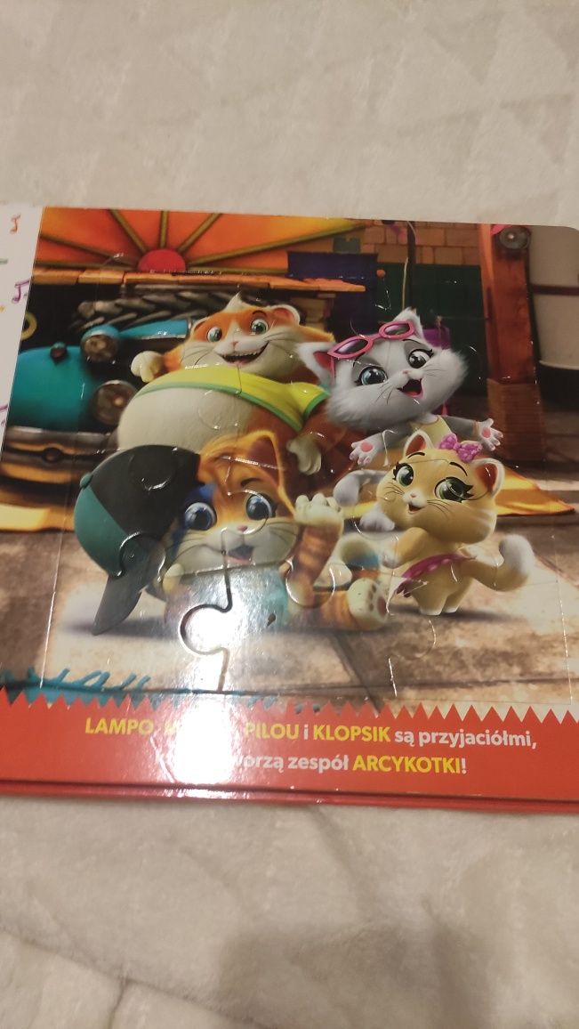 Książka 44 koty z puzzlami