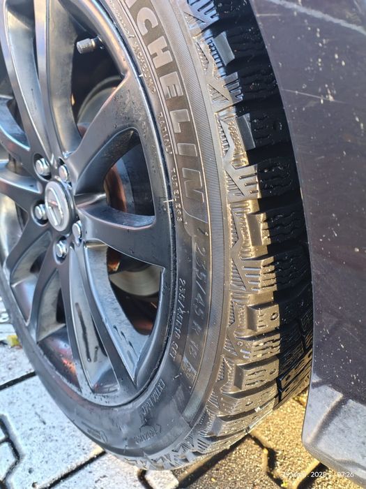 Автомобіль Lexus IS 300h Hybrid 2018