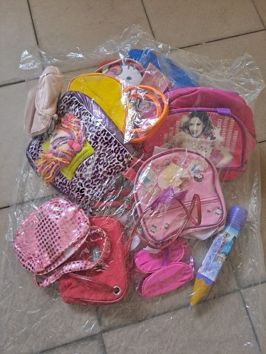 Conjunto malas, estojos, caixas (criança) usados