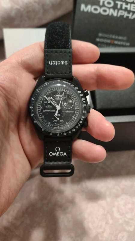 MoonSwatch Mission to the MoonPhase (Black) Snoopy - SO33B700