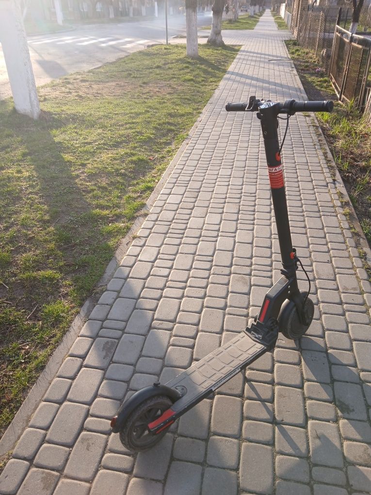 Елекросамокат SPARK