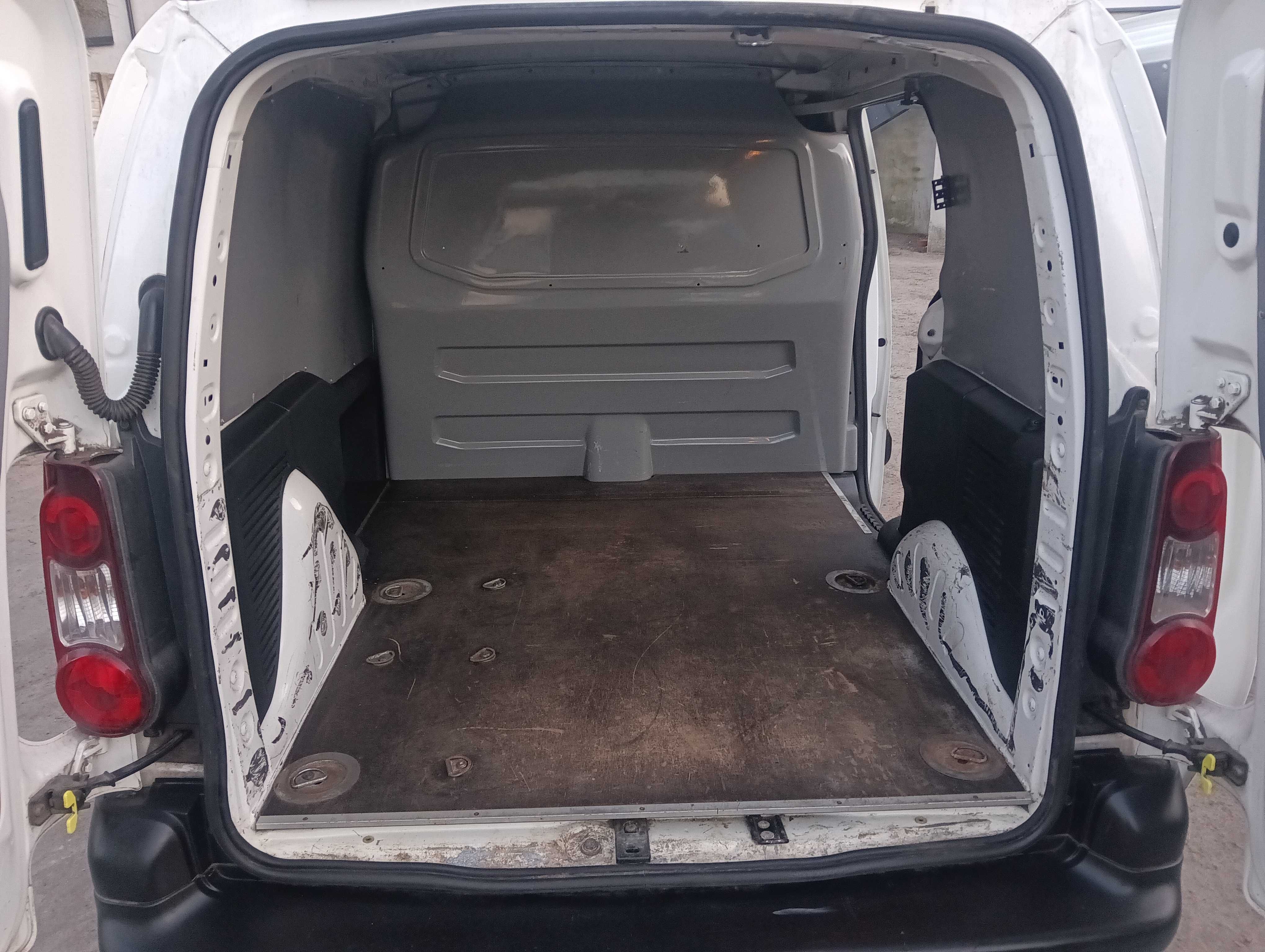 Peugeot Partner od 99 zł/5h wypożyczalnia busów samochodów dostawczych
