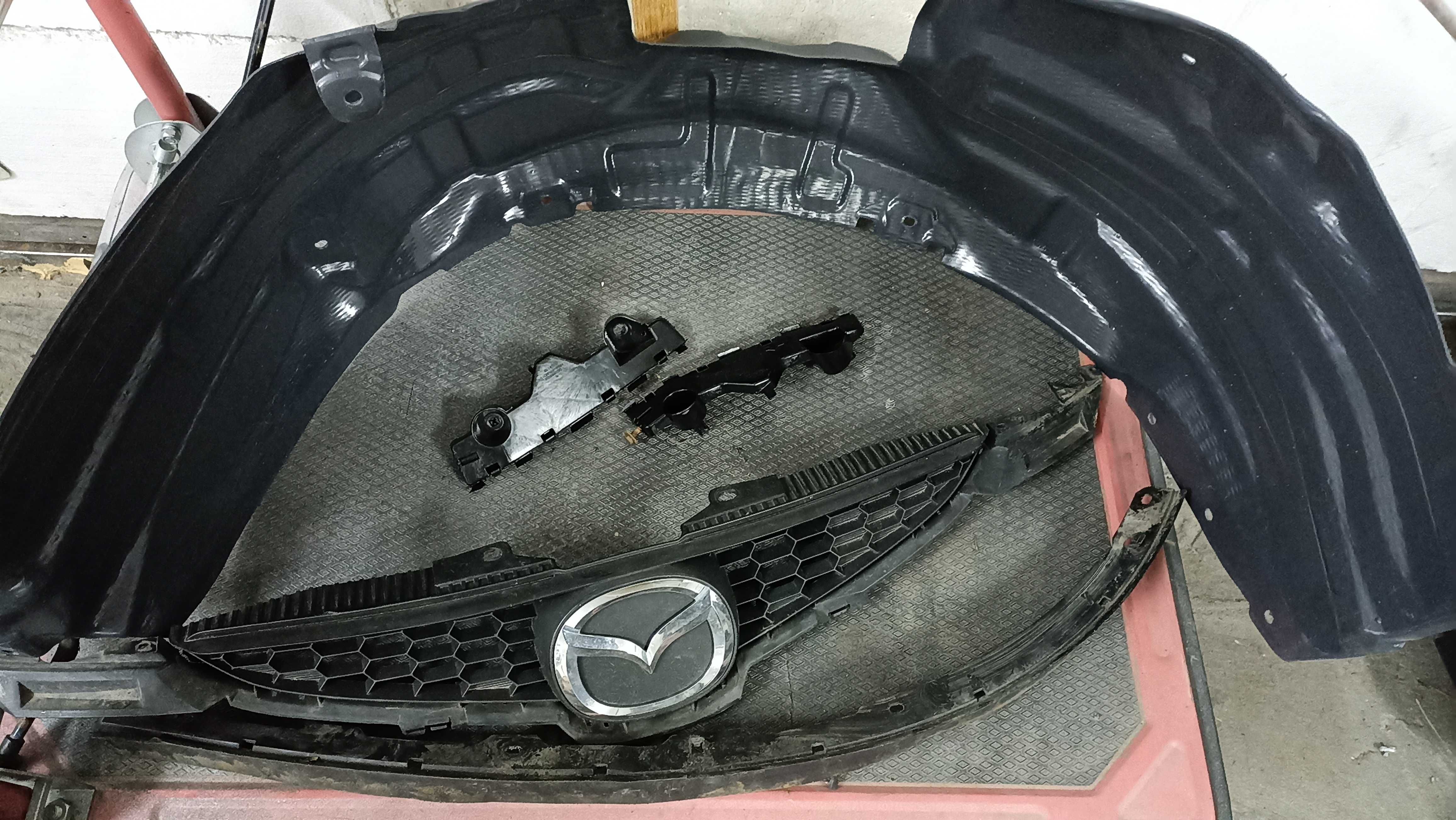 Nadkole prawe Atrapa Gril Mazda 2 de ślizg zderzaka uchwyt