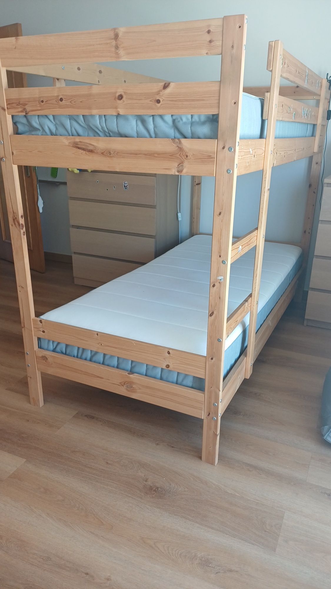 Beliche em pinho IKEA MYDAL