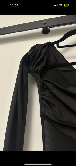 Czarna sukienka wieczorowa