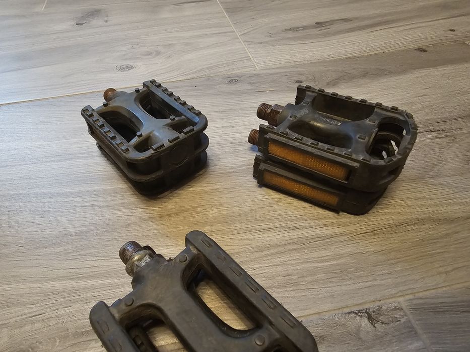 Pedały rowerowe plastikowe