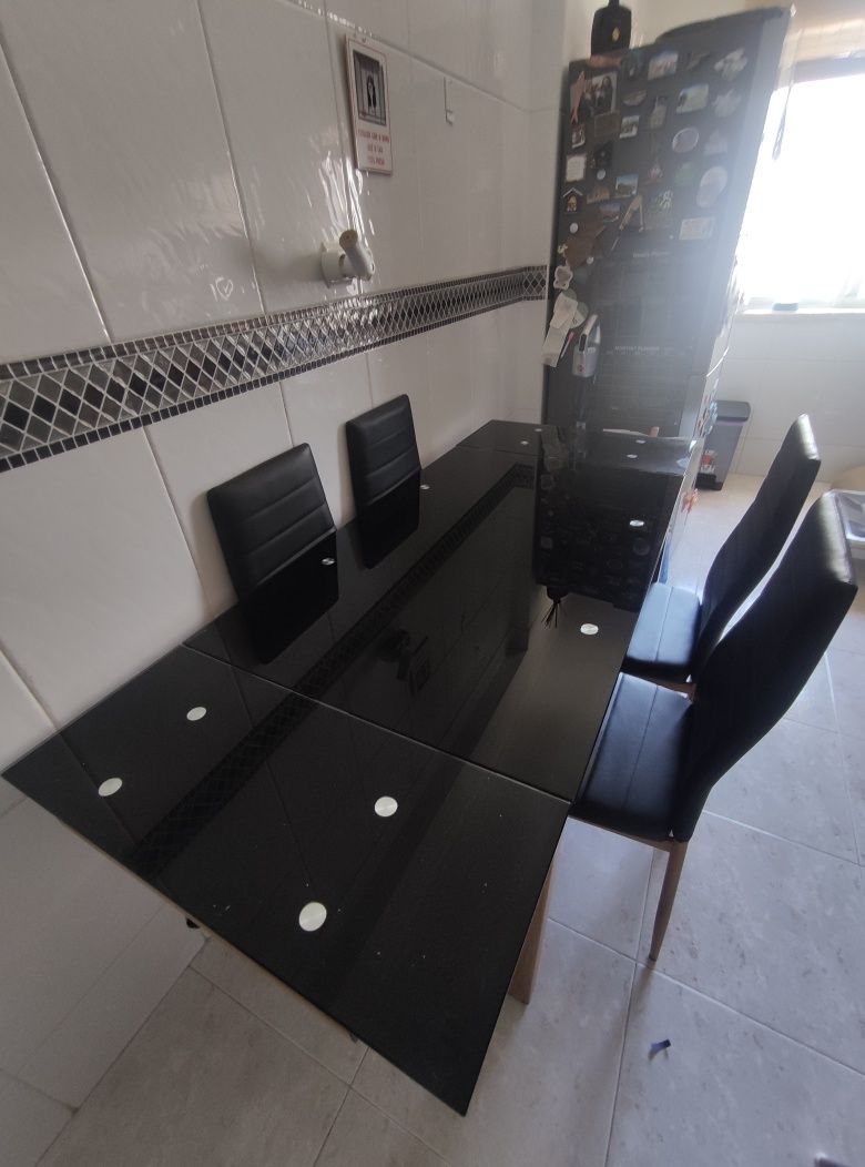 Mesa de Vidro+6 Cadeiras