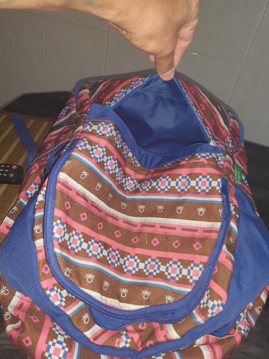 Mochila Boa para escola ou outrem contem 3 compartimentos