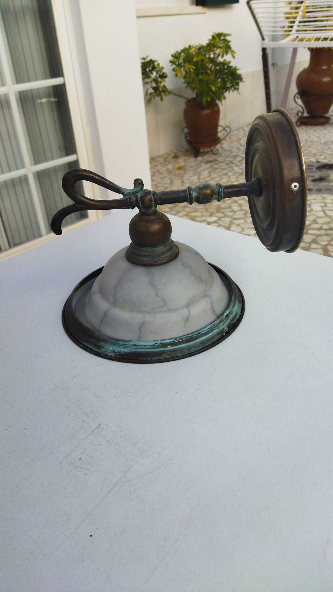Candeeiro tipo aplique