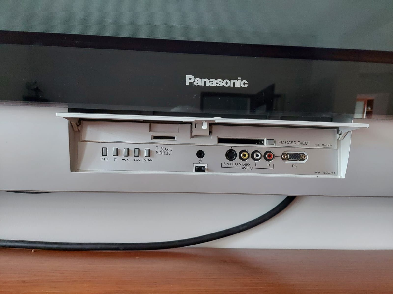 Telewizor Plazma Panasonic 42 cale plus DVB-T 2 dekoder plus wieszak