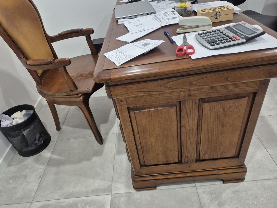 Secretaria e cadeira