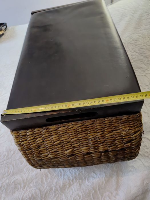 Wiklinową skrzynia na zabawki