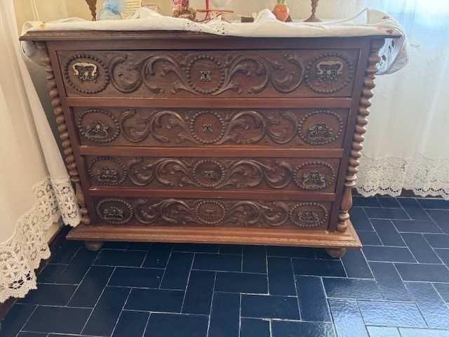 Quarto completo (cama, armario, comoda e mesas cabeçeira)