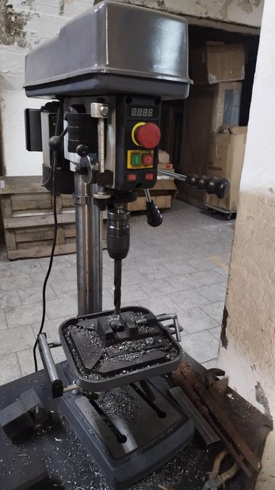 Wiertarka stołowa Cormak Z7016 Vario z imadłem