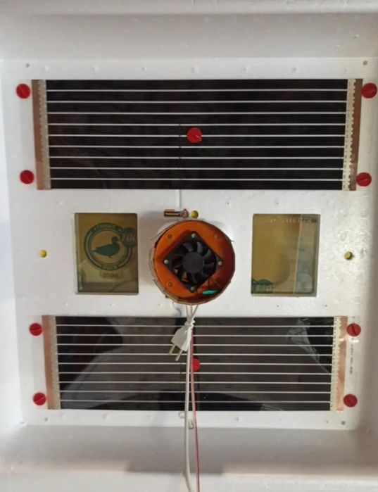 Автоматический инкубатор на 120яиц Рябушка