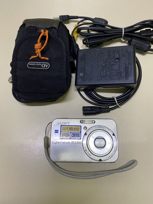 Фотоаппарат Sony Cyber-shot DSC-N2 комплект