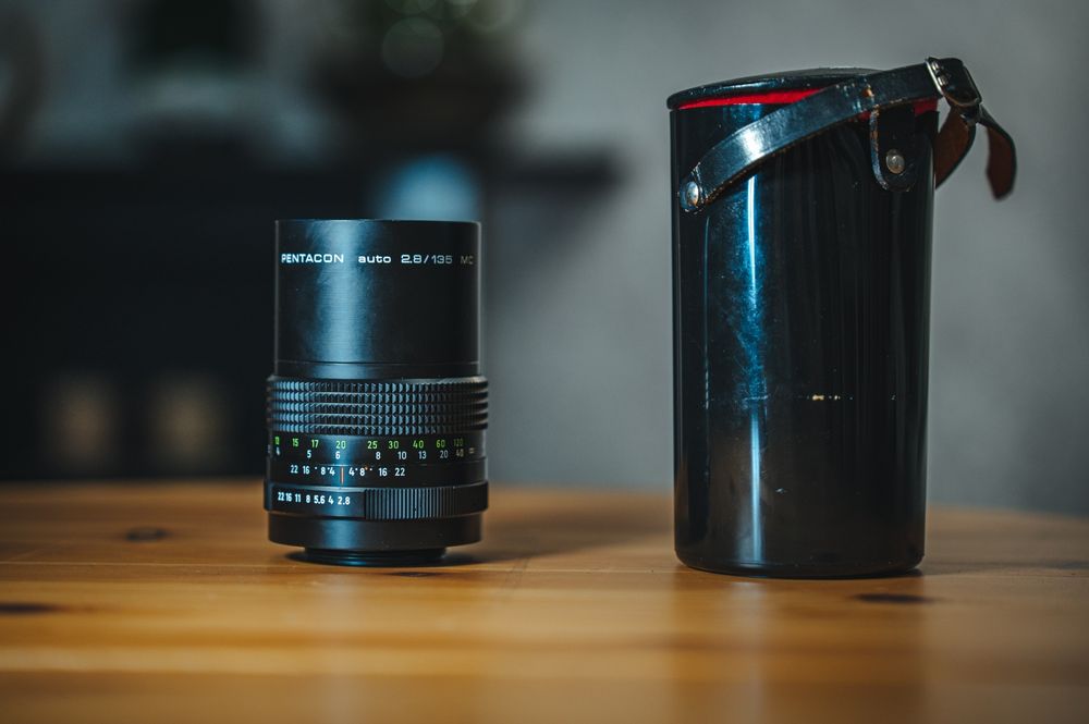 Obiektyw Pentacon auto 135mm MC f2.8 M42 -plus pudełko