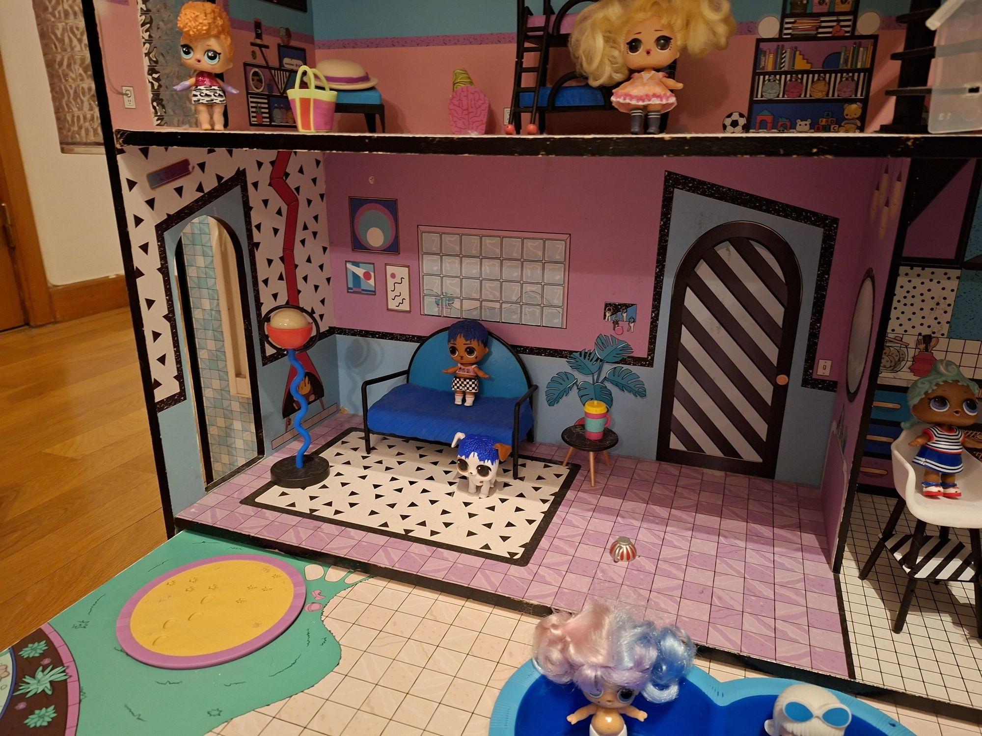 Casa das Bonecas Lol + carrinha + loja de  moda apenas por 50€