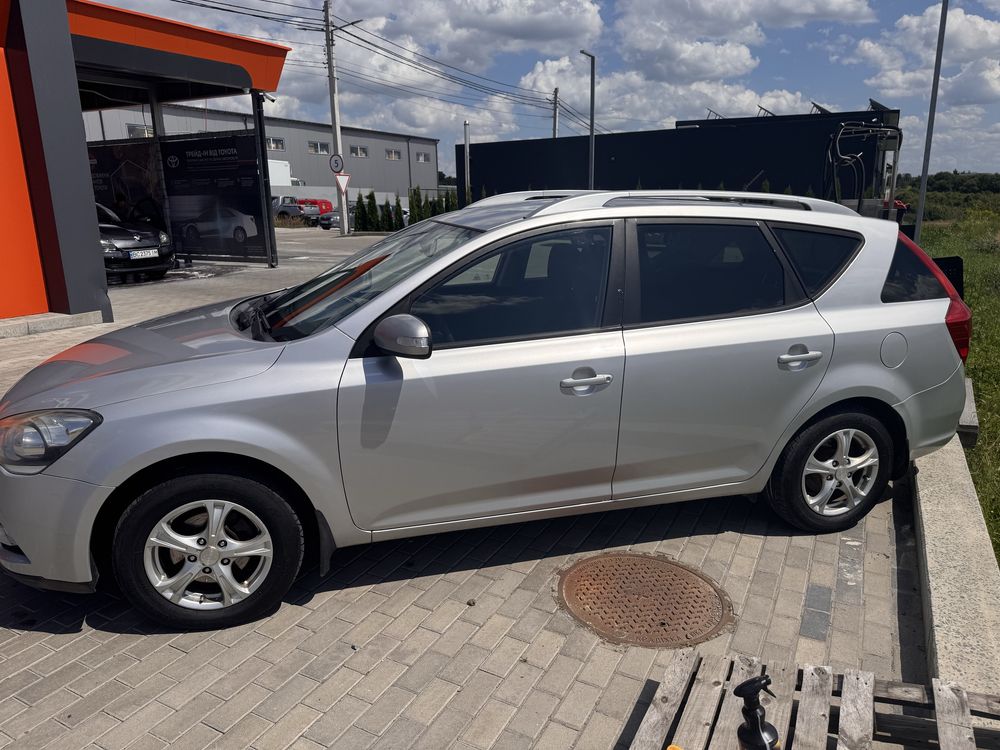 Kia ceed 2010 1.6crdi