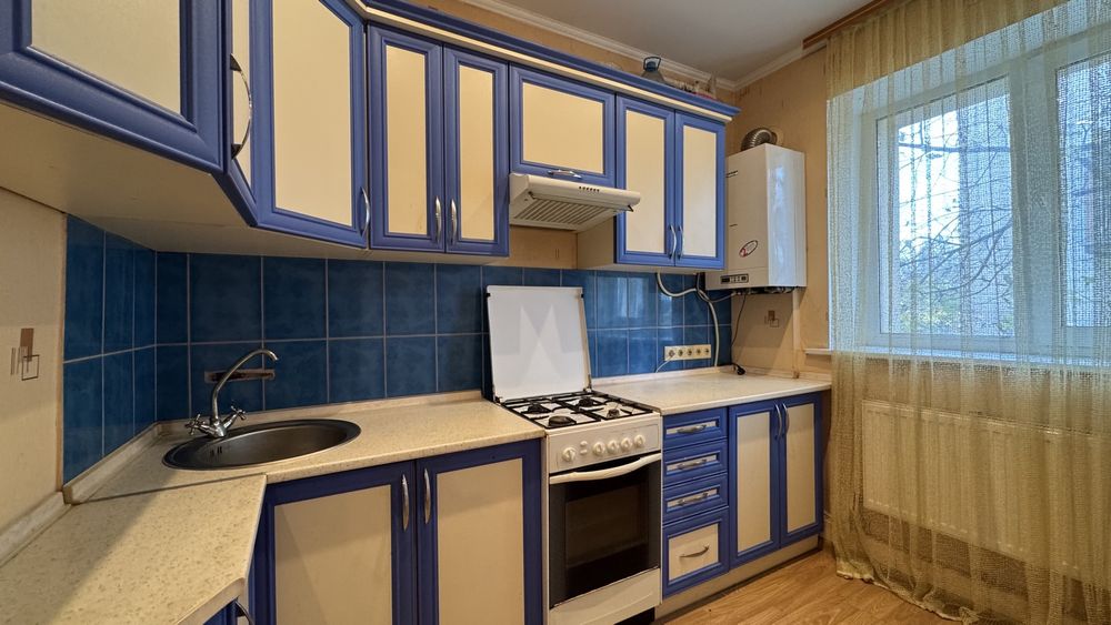 Продаж 2 кімнатної квартири на Домбровського з АО.