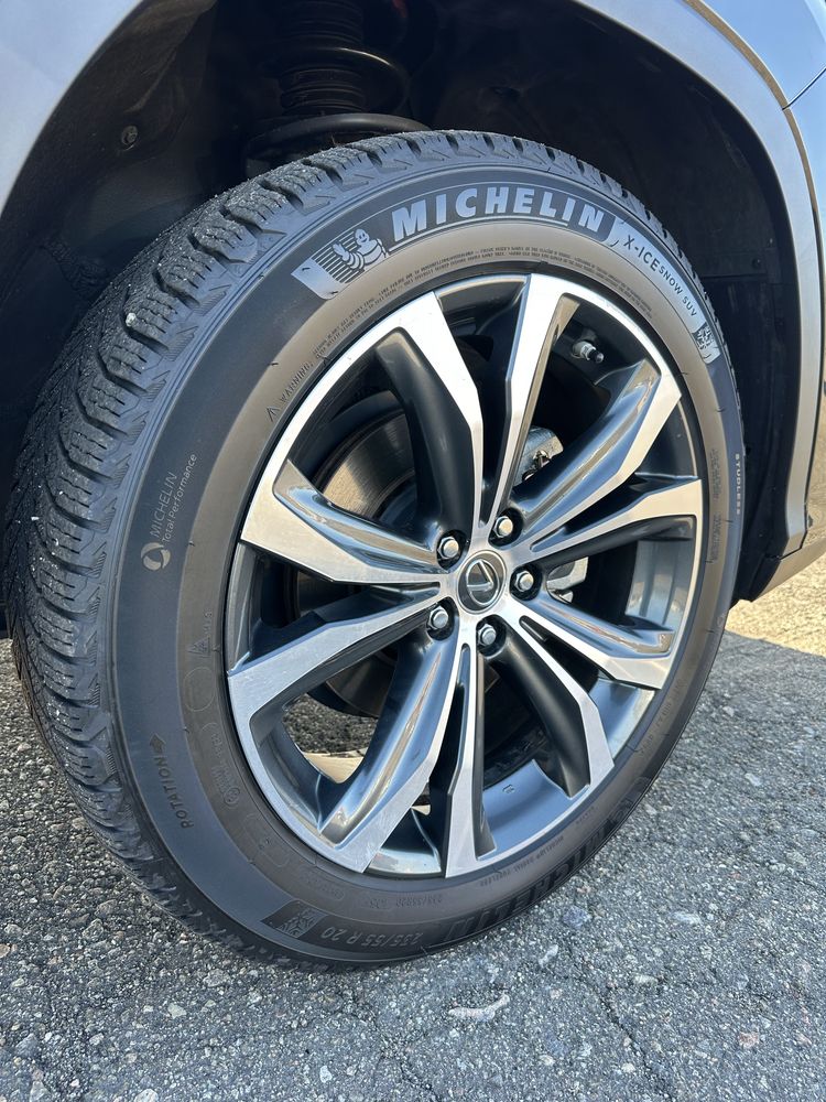 Диски - Lexus  R-20, шини -235-55-20, Michelin.