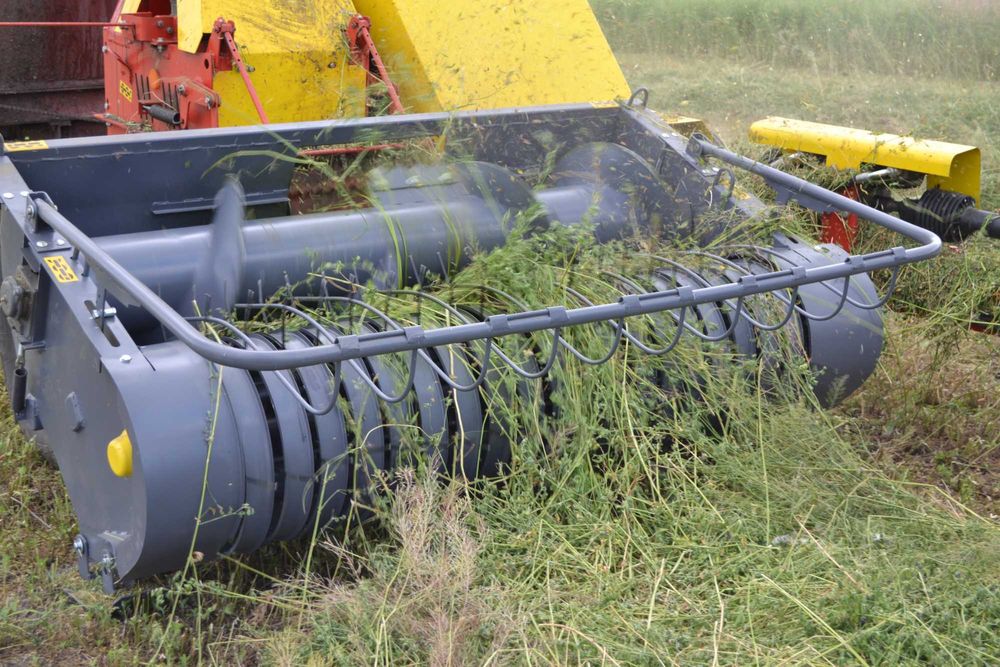 Комбайн причіпний фуражний КПФ - 2,4 з підбирачем