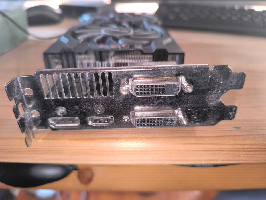 ASUS Radeon R9 270X 2GB