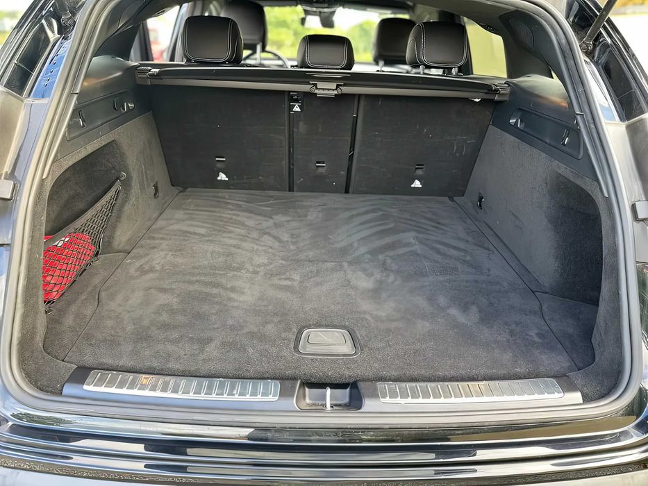 Mercedes-Benz EQC 400      2021