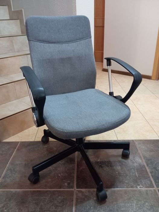 Zarezerwowane. Krzesło biurowe obrotowe